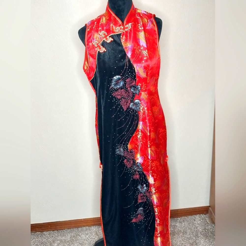 Kim fashion Vietnam kimono red and black with gold detail. Size xxl